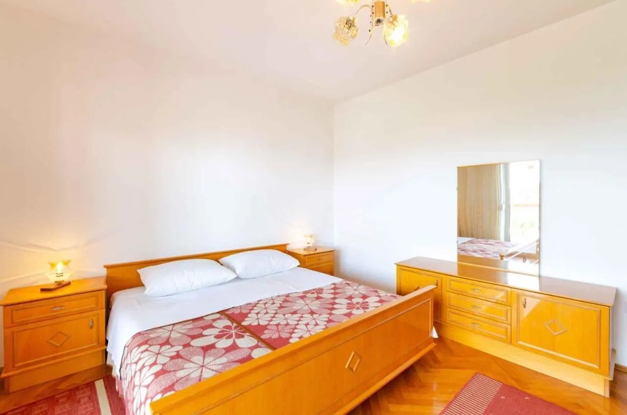 Apartment In Crikvenica 14212